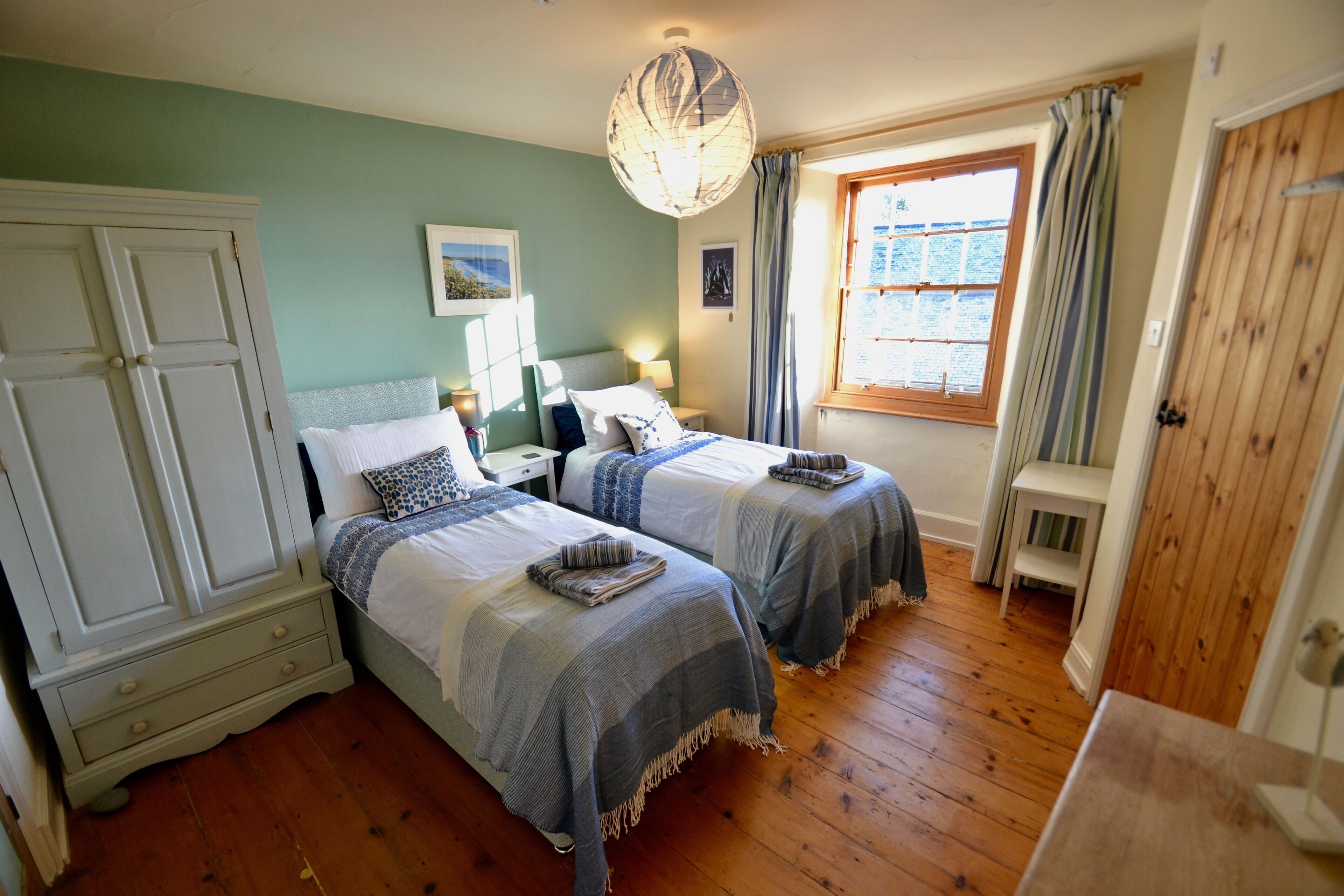 Deluxe Double or Twin Room | Individually decorated, individually furnished, iron/ironing board