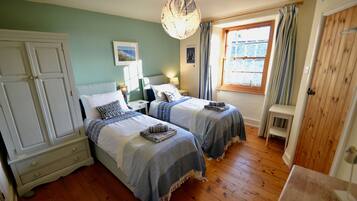 Deluxe Double or Twin Room | Individually decorated, individually furnished, iron/ironing board
