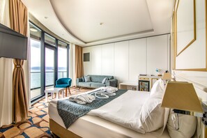 Executive Suite Room , Sea View | Sängtillbehör av högsta kvalitet och minibar