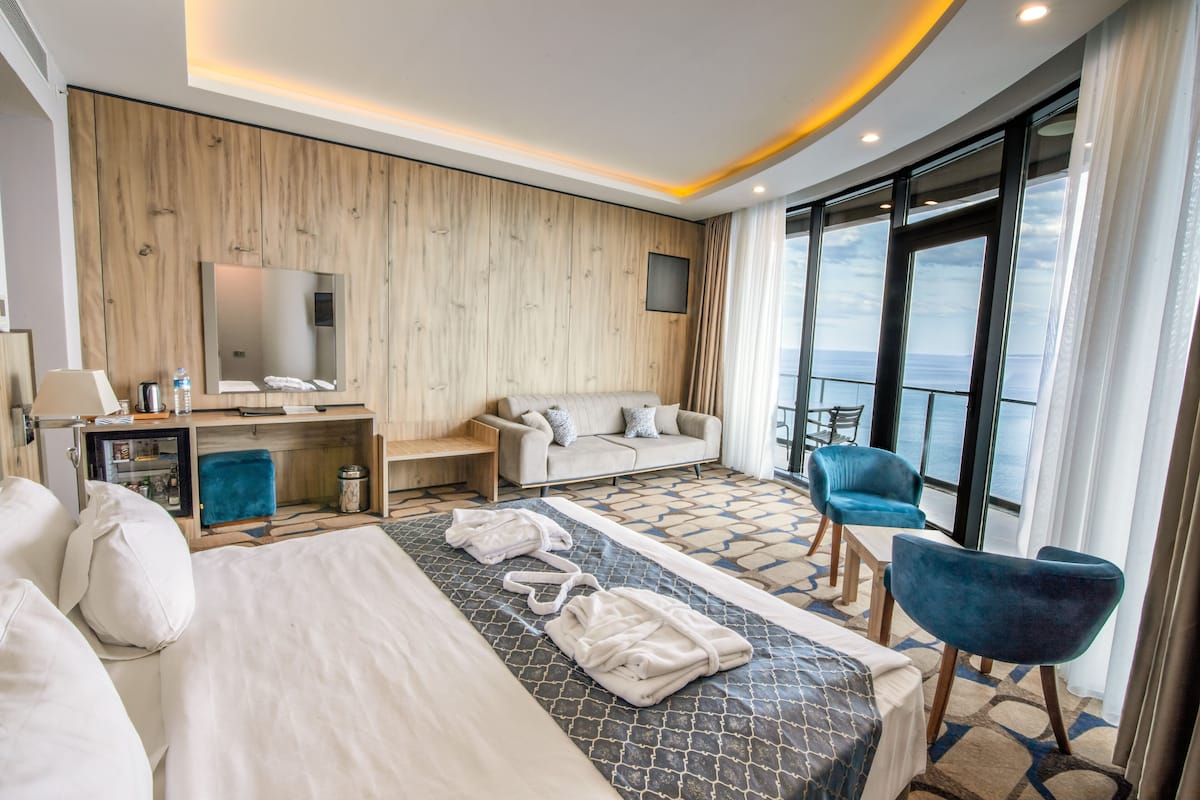 executive suite room , sea view | premium bedding, minibar, in-room safe, desk
