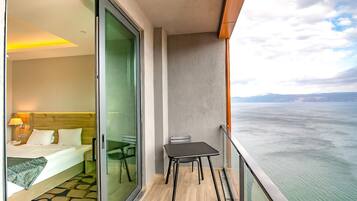 Deluxe Room, 1 King Bed, Sea View | Balcony view
