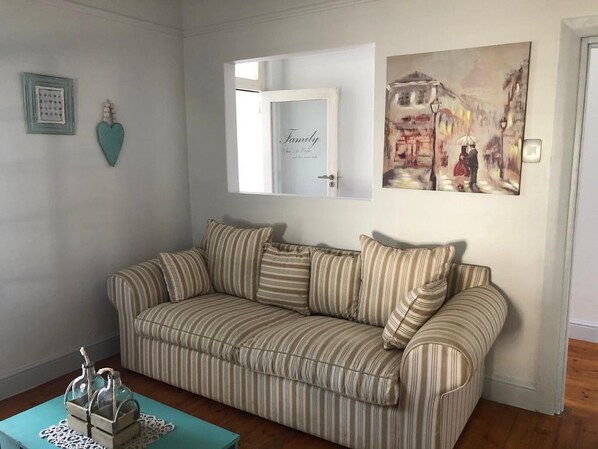 House, 2 Bedrooms | Living room