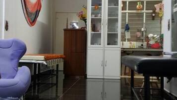 Fridge, stovetop, electric kettle