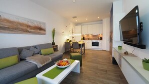 Fernseher, Bücher, Stereoanlage