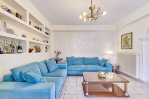 Flat-screen TV - Ina Apartment (Zakynthos)
