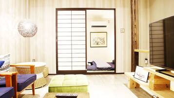 House, 2 Bedrooms | Ruang tamu | TV skrin rata