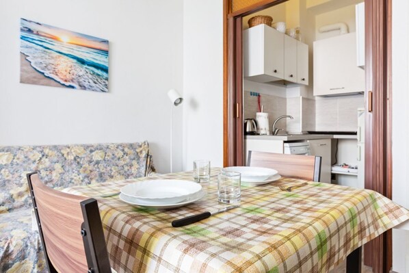 Dining - GuestHost - Lovely studio apartment complete with all major amenities (Milano)