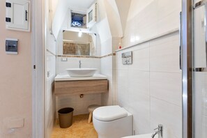Shower, hair dryer, bidet, towels - Cerami Studio Flat (Catania)