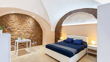 BĂŒgeleisen/BĂŒgelbrett, WLAN, BettwĂ€sche