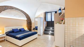 BĂŒgeleisen/BĂŒgelbrett, WLAN, BettwĂ€sche