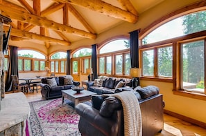 House, Multiple Beds (Alpine Majesty) | Living room