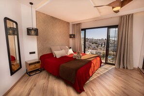 Superior-Suite, Meerblick | Badezimmer | Dusche, kostenlose Toilettenartikel, Haartrockner, Handtücher