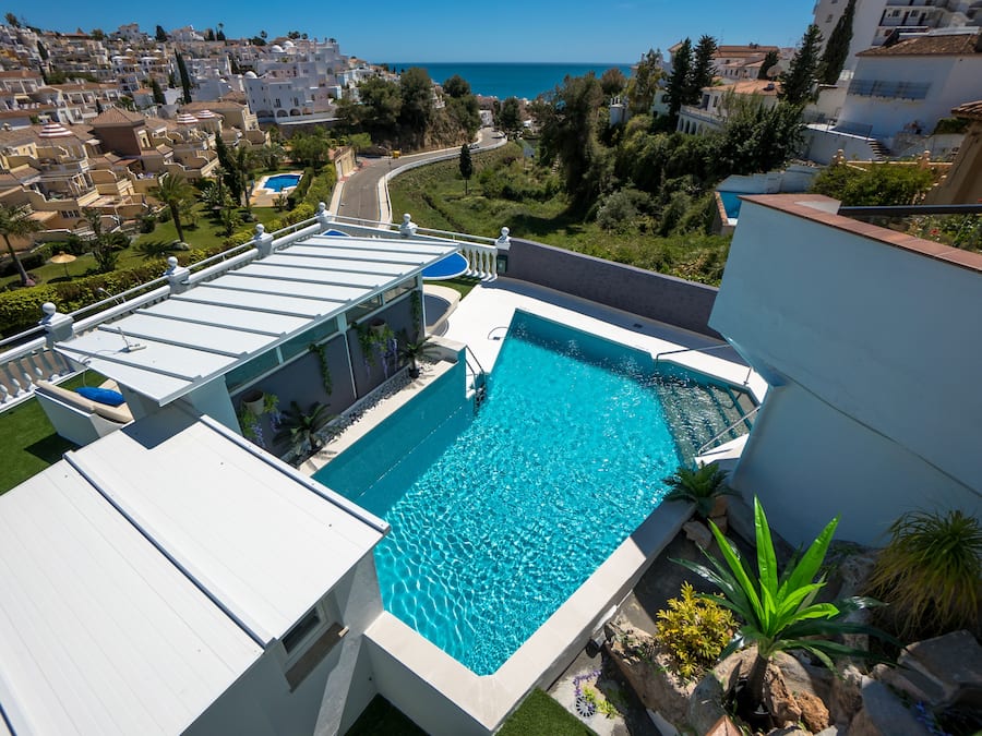 Seasonal outdoor pool