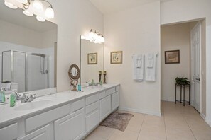 House | Bathroom | Towels - Pool View Penthouse (Orlando)