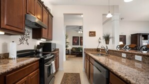 House | Private kitchen | Coffee/tea maker, fridge, microwave, oven - Pool View Penthouse (Orlando)
