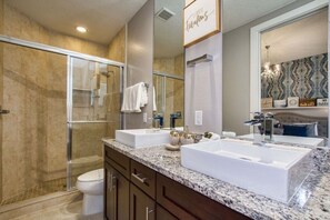 Apartment | Bathroom
