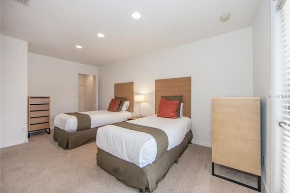 Room - Regal Oaks Getaway (Kissimmee)