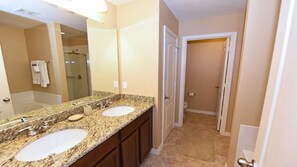Villa | Bathroom - Rehns (Davenport)