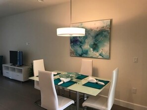 Apartment | Eigene Küche | Kühlschrank, Mikrowelle, Ofen, Geschirrspüler