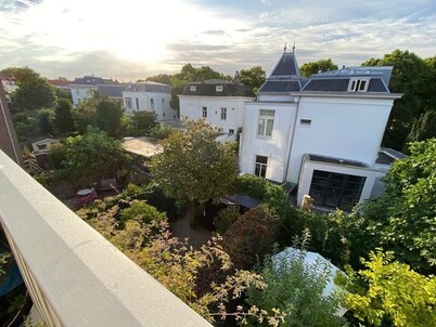 Spacious bright upper house in Scheveningen 10 min walk to the sea and ideal for family