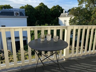 Spacious bright upper house in Scheveningen 10 min walk to the sea and ideal for family