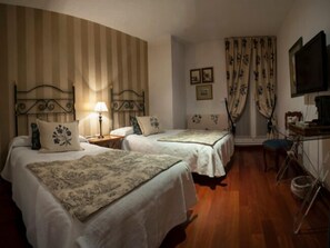 Double Room, 2 Twin Beds | Free WiFi, bed sheets - CH Victoria Alojamientos (Cuenca)