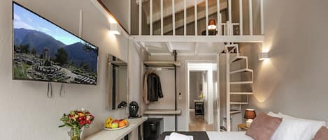 Quarto triplo superior (1 Double bed & 1 Single Sofa bed) | Quartos à prova de som, Wi-Fi de cortesia, roupa de cama