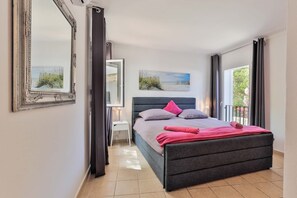 4 bedrooms, in-room safe, iron/ironing board, travel cot