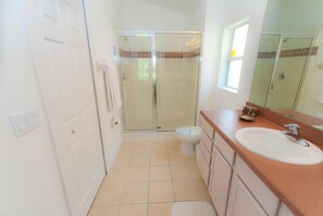 Villa | Bathroom