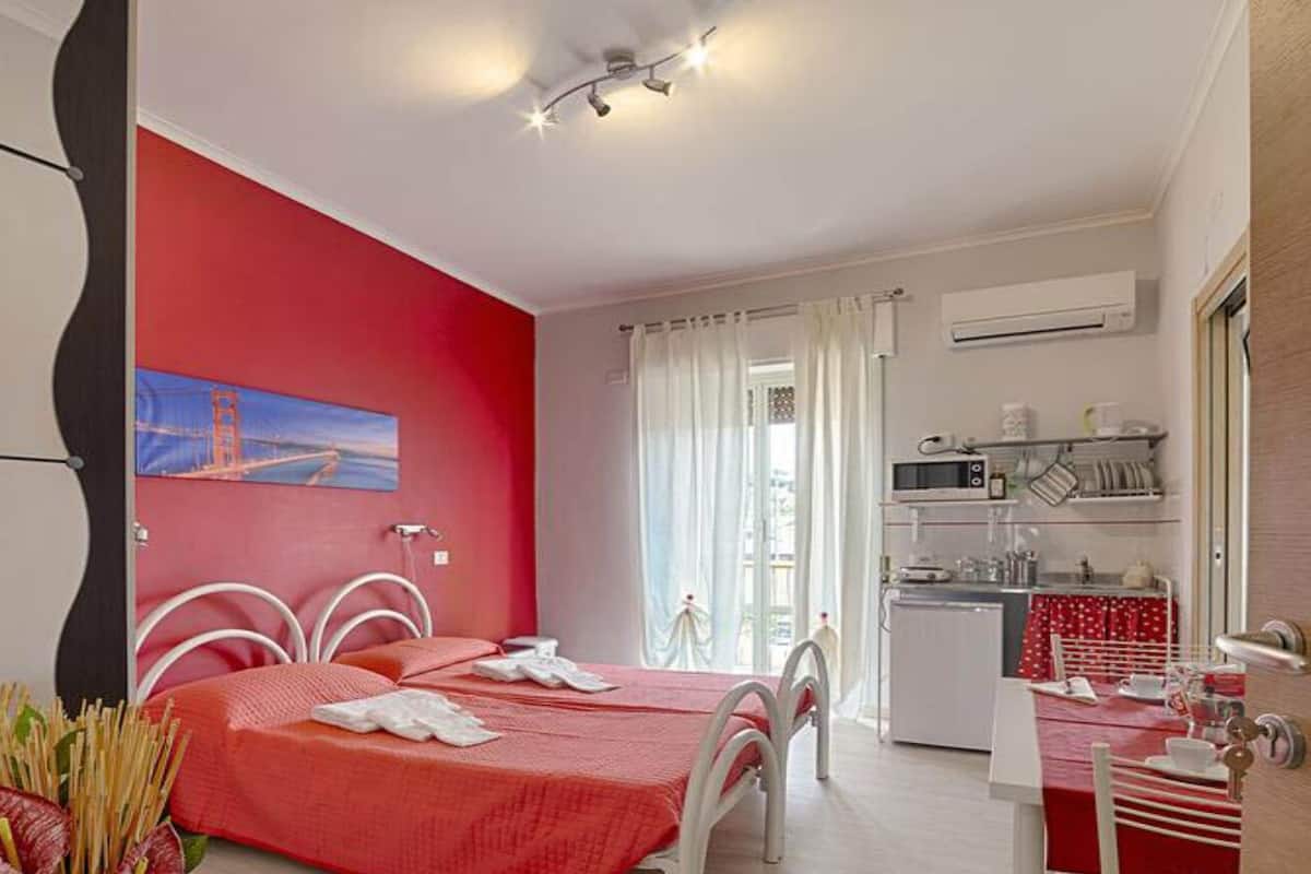 Twin Room | In-room safe, free WiFi, bed sheets