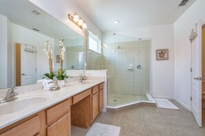 Villa | Bathroom - 4400ac - Solterra Resort (Davenport)