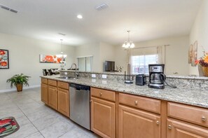 Fridge, microwave, oven, dishwasher - Alluring Paradise (Kissimmee)