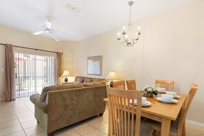 Appartement | Cuisine privée | Réfrigérateur, four à micro-ondes, un four, lave-vaisselle