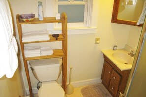 Apartment | Bathroom - Del Mar Cottage (San Francisco)