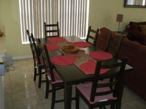 House | Private kitchen | Fridge, microwave, oven, dishwasher - Lake Front Oasis (Kissimmee)