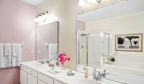 Kondominium | Kamar mandi | Handuk