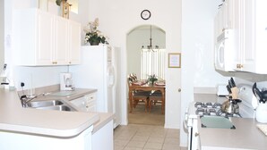 House | Dapur peribadi | Pembancuh kopi/teh, peti sejuk, ketuhar gelombang mikro, ketuhar 