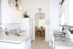 House | Private kitchen | Fridge, microwave, oven, dishwasher