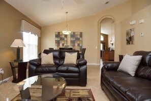 House | Living room | Flat-screen TV, DVD player, foosball - So232or (Davenport)