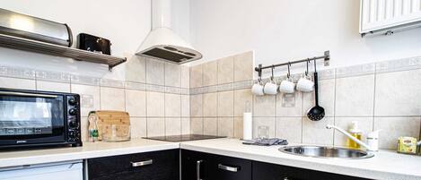 Superior Apartment | Private kitchen | Fridge, oven, stovetop, espresso maker