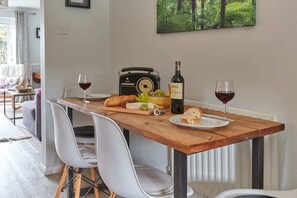 Dining - Cinque Ports Snug - parking, mins to sea and golf (Kent)