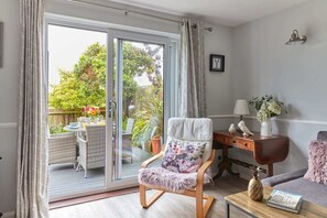 TV - Cinque Ports Snug - parking, mins to sea and golf (Kent)