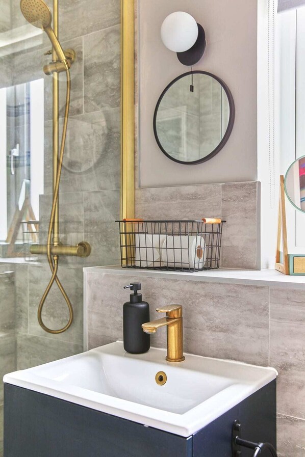 Bathtub, hair dryer