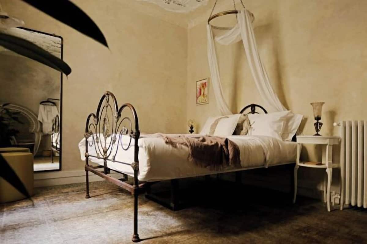 1 bedroom, premium bedding, down duvets, minibar