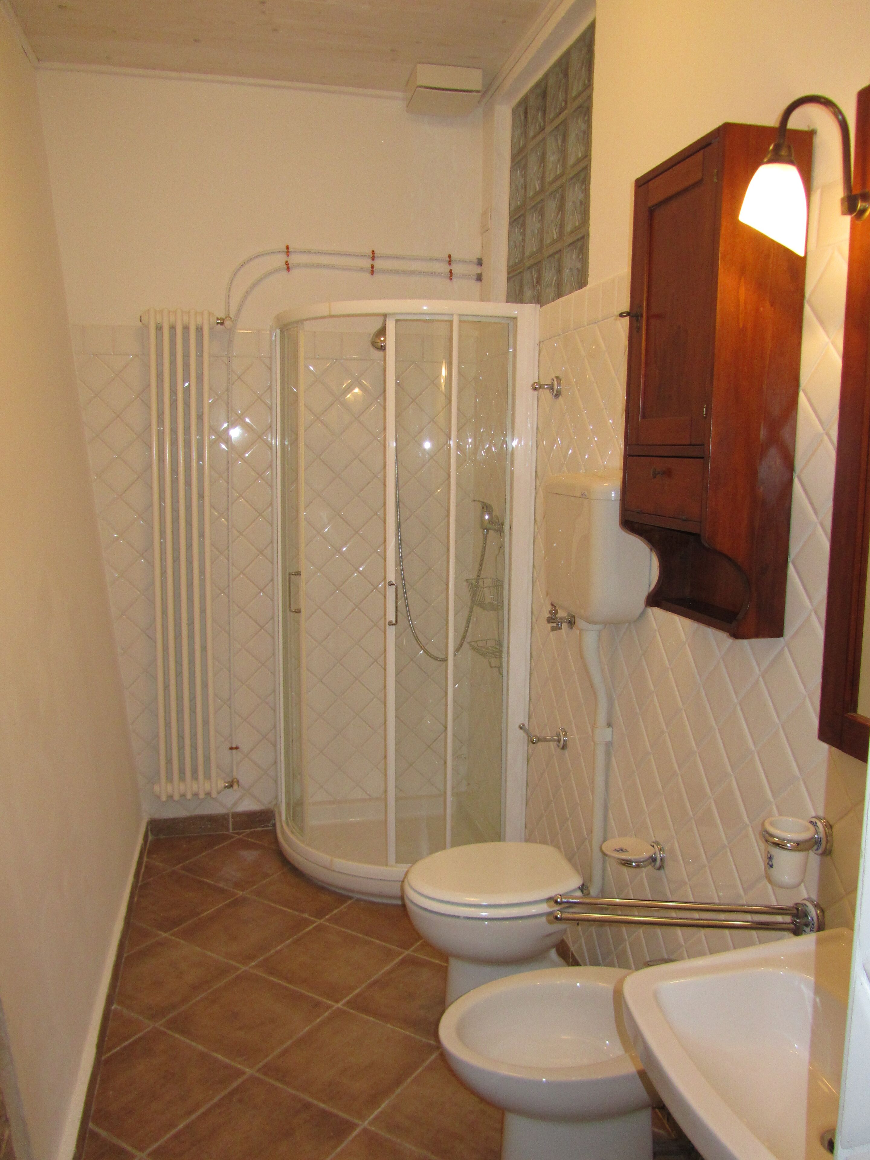 Doccia, asciugacapelli, bidet, asciugamani