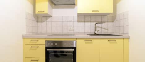 冷蔵庫、オーブン、コンロ、食器洗い機