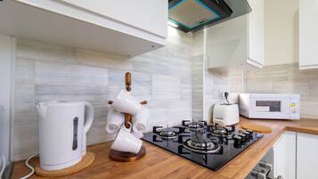 Comfort Apartment | Private kitchen | Fridge, microwave, oven, stovetop