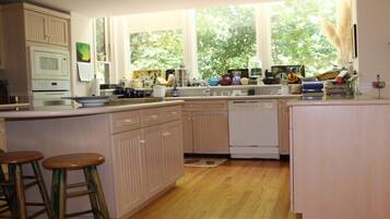 House | Private kitchen | Coffee/tea maker, fridge, microwave, oven
