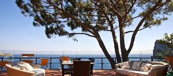 Large 7 bedroom villa with private pool in the Amalfi Coast.