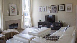 Villa | Living room | Flat-screen TV, DVD player - Ventura Place Villa (Orlando)